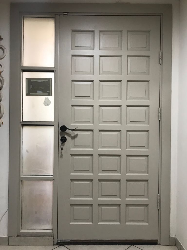 חידוש וצביעת דלתות כניסה